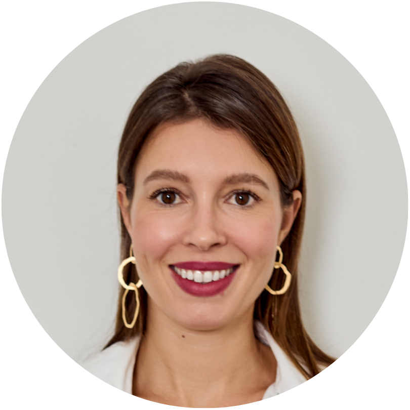 Dr. Daniela Grohmann est médecin spécialisée dans la peau et les hormone et apporte au sein de l'équipe Hormonella une vision globale de la santé féminine et des hormones.